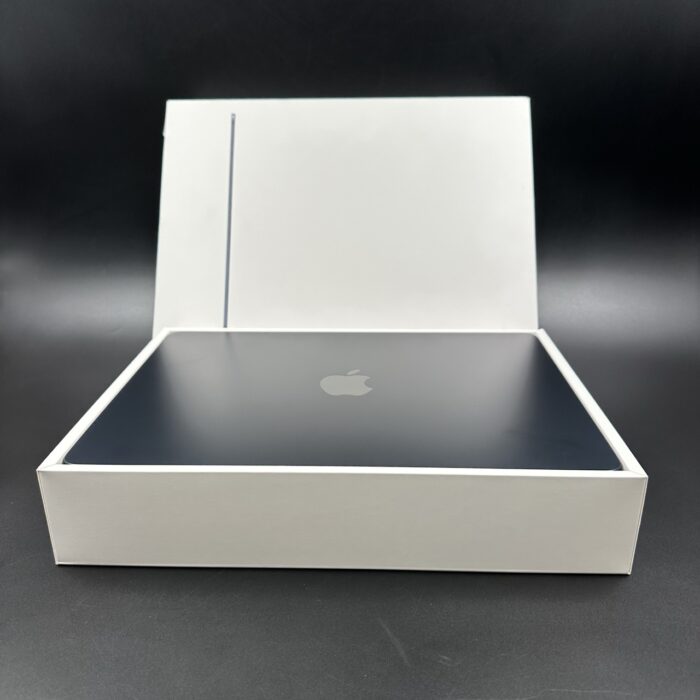 Macbook Air M2 13" 16GB Ram 256GB Midnight - Image 2