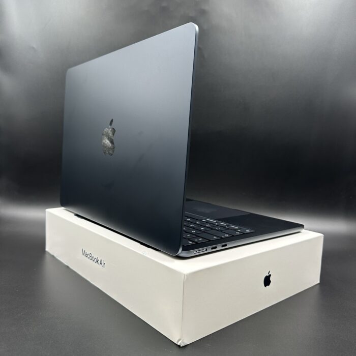 Macbook Air M2 13" 16GB Ram 256GB Midnight - Image 3