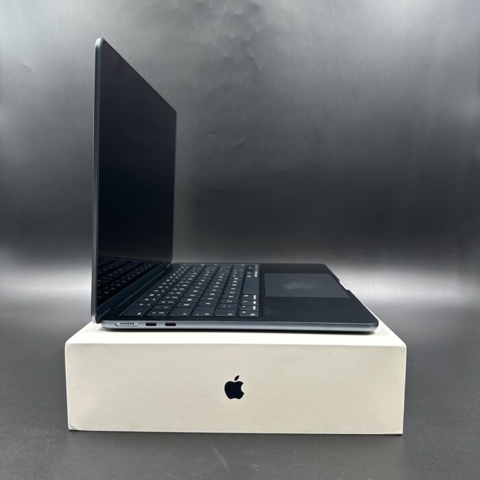 Macbook Air M2 13" 16GB Ram 256GB Midnight - Image 4