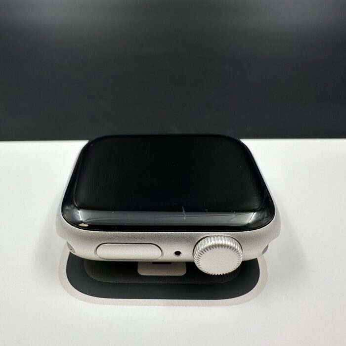 Apple Watch SE (Gen 2) 40MM GPS Starlight - Image 4