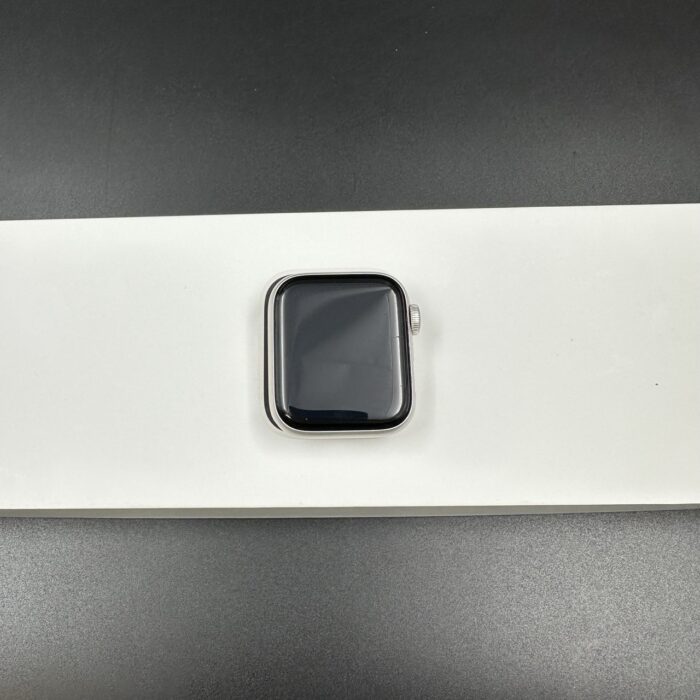 Apple Watch SE (Gen 2) 40MM GPS Starlight - Image 7