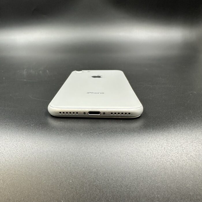 iPhone 8 64GB Silver - Image 3