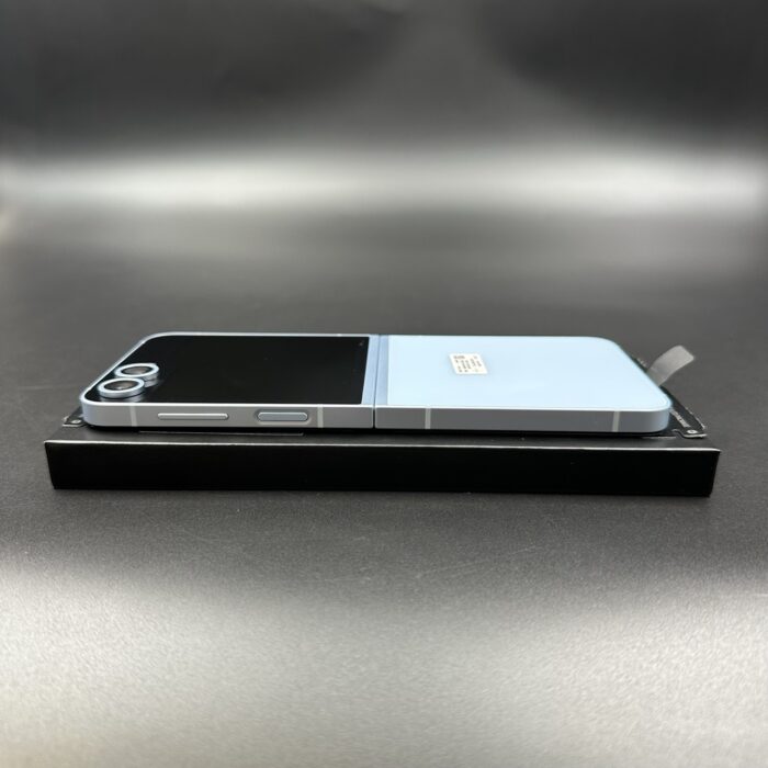 Samsung Galaxy Z Flip 6 256GB Blue - Image 3