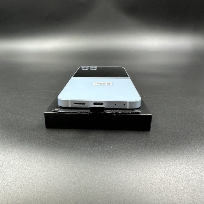 Samsung Galaxy Z Flip 6 256GB Blue - Image 4
