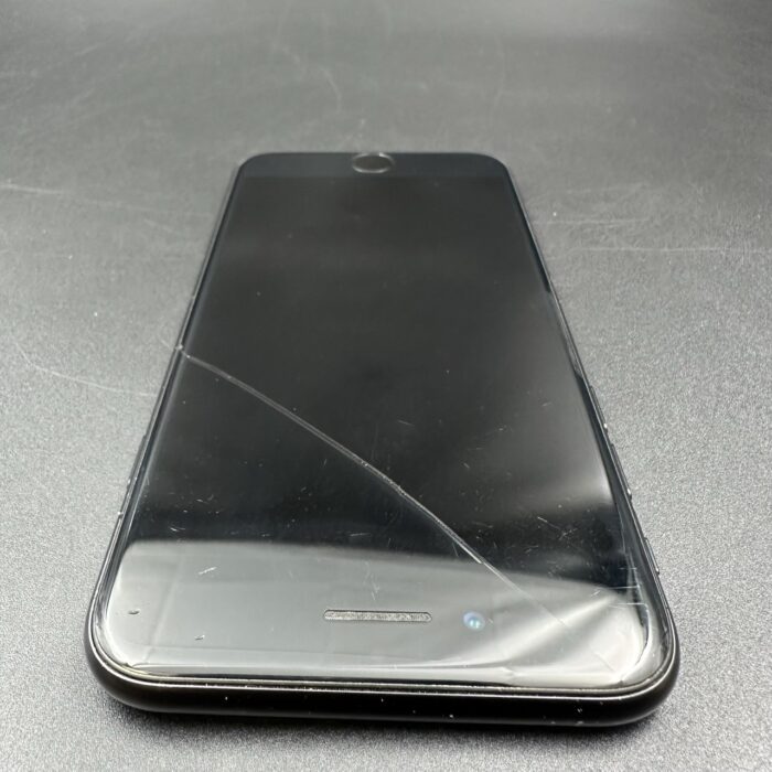 iPhone SE (2nd Generation) 64GB Black (Cracked Screen) - Image 6
