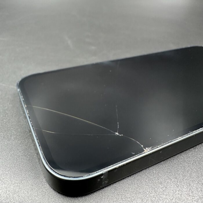 iPhone 13 128GB Midnight (Cracked Screen) - Image 6
