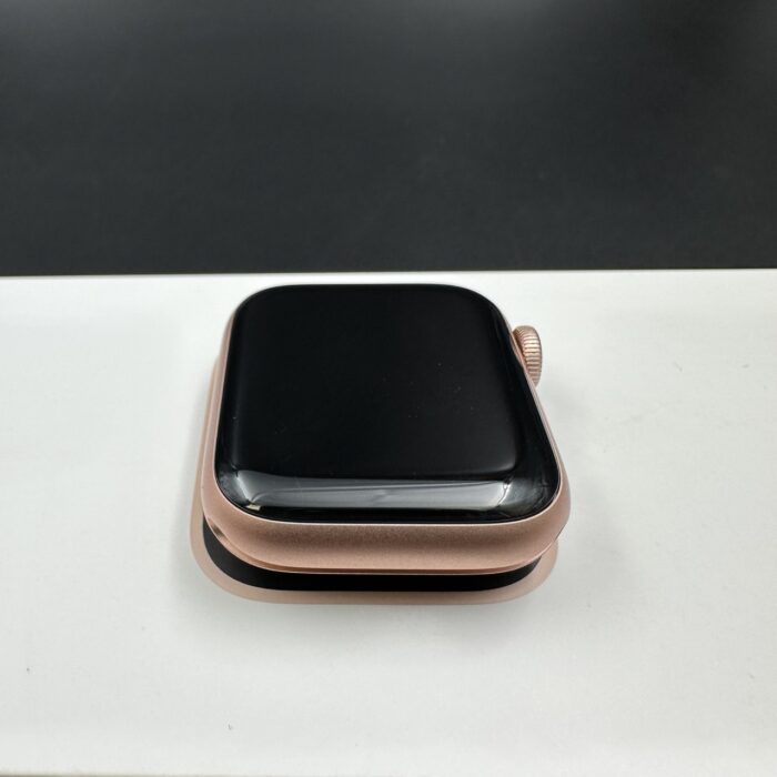 Apple watch Series 6 40MM Rose Gold - Image 3