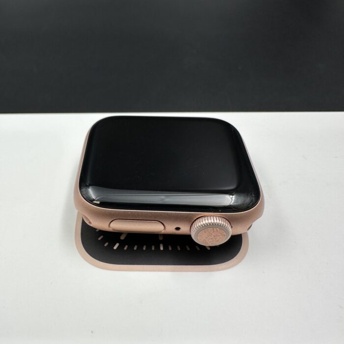 Apple watch Series 6 40MM Rose Gold - Image 4