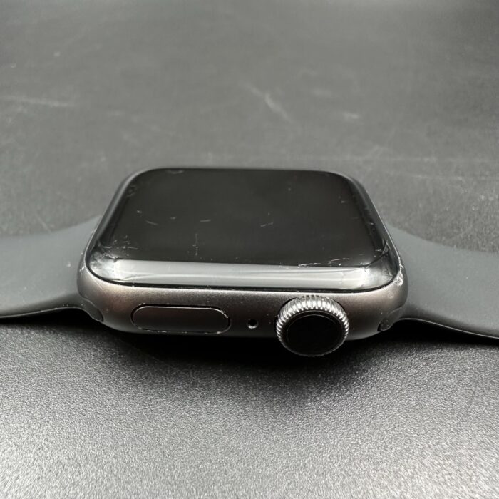 Apple Watch Series 4 40MM Space Grey - Image 2