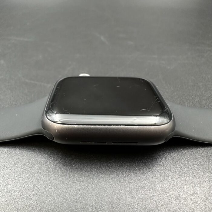 Apple Watch Series 4 40MM Space Grey - Image 4
