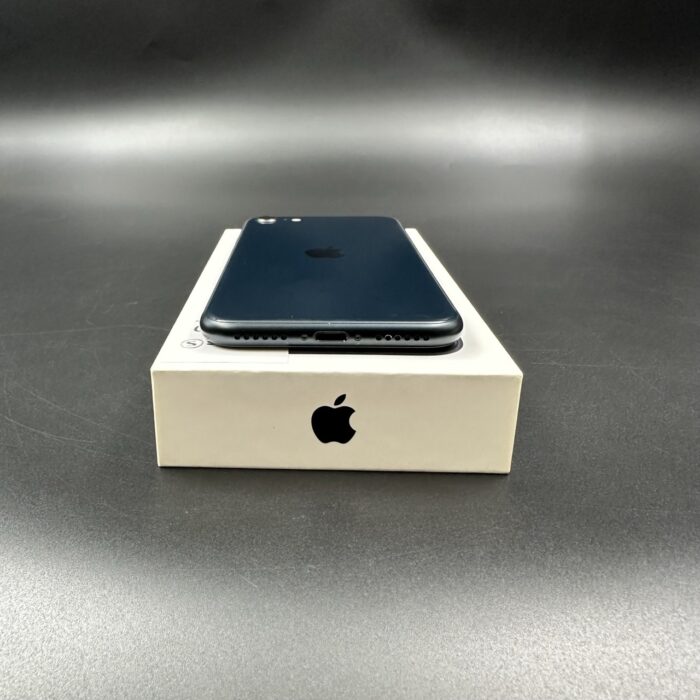 iPhone SE (3rd Generation) 128GB Midnight - Image 4