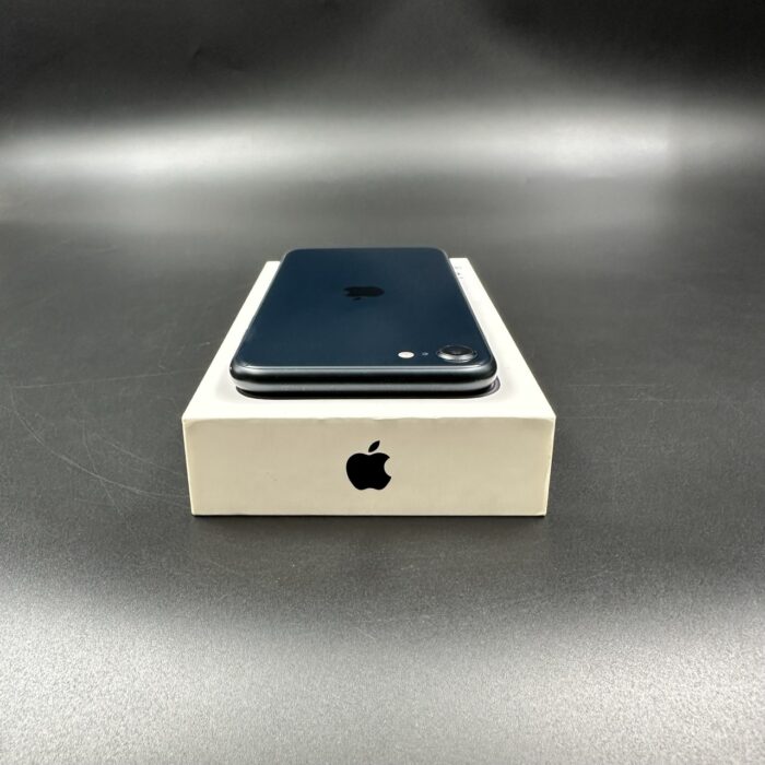 iPhone SE (3rd Generation) 128GB Midnight - Image 6
