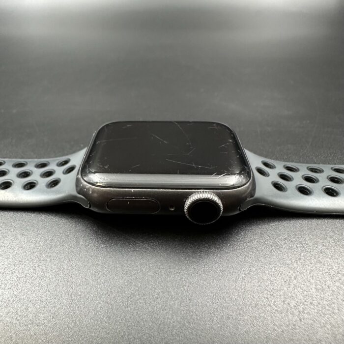 Apple Watch Series 6 40MM Space Grey - Image 2