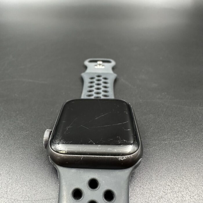 Apple Watch Series 6 40MM Space Grey - Image 3