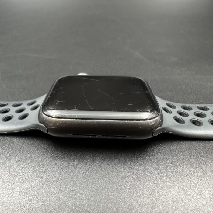 Apple Watch Series 6 40MM Space Grey - Image 4