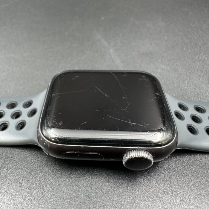 Apple Watch Series 6 40MM Space Grey - Image 6