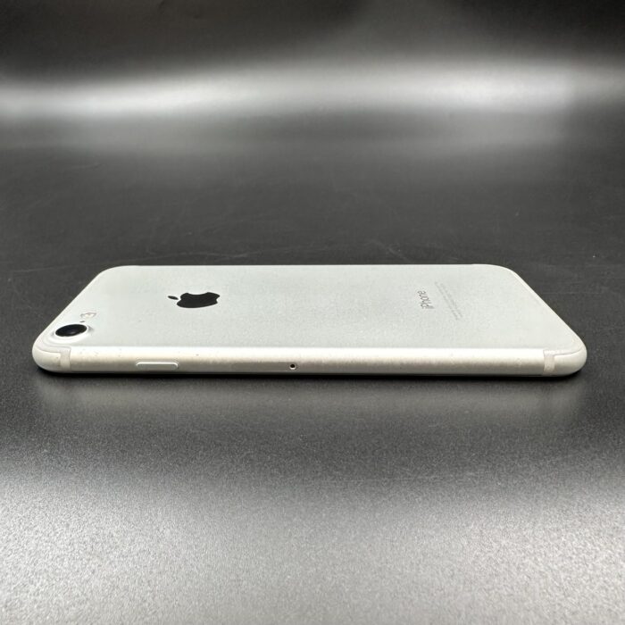 iPhone 7 128GB Silver - Image 2