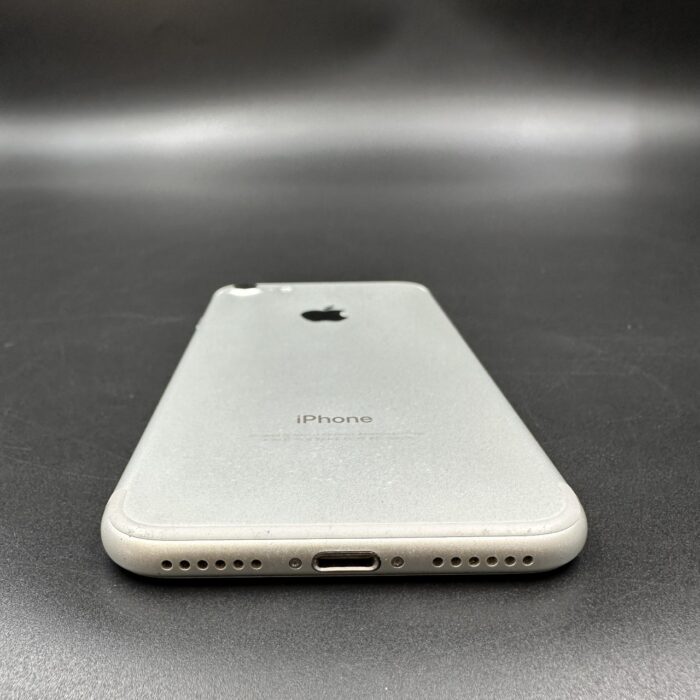 iPhone 7 128GB Silver - Image 3