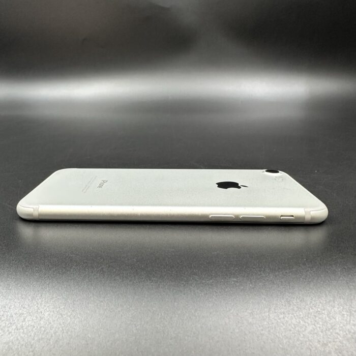iPhone 7 128GB Silver - Image 4