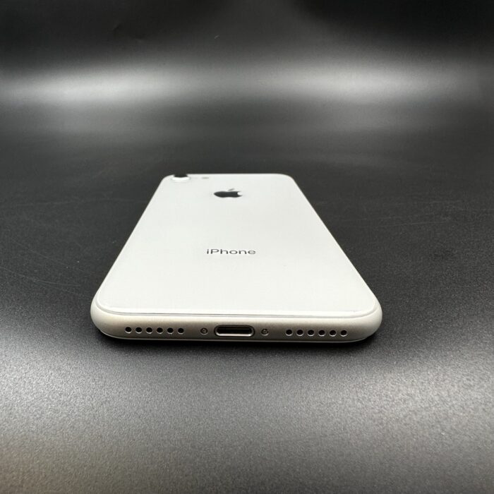 iPhone 8 64GB Silver - Image 3