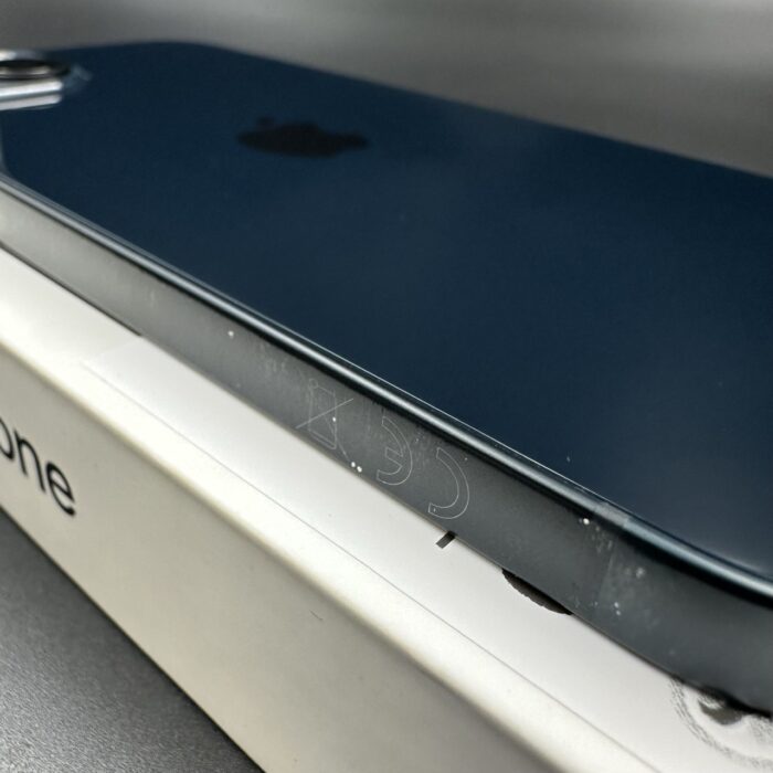 iPhone 13 128GB Midnight - Image 4