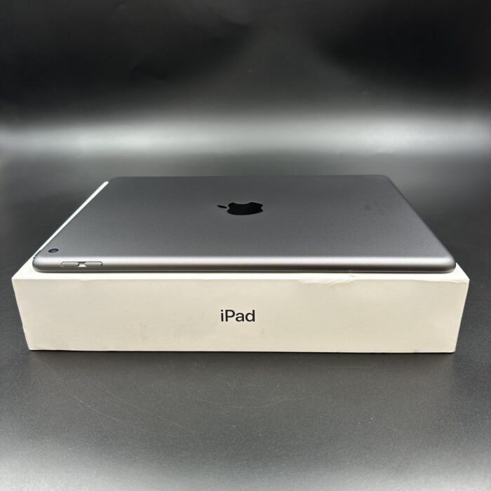 iPad (8th Generation) 32GB Wifi Space Grey - Image 3