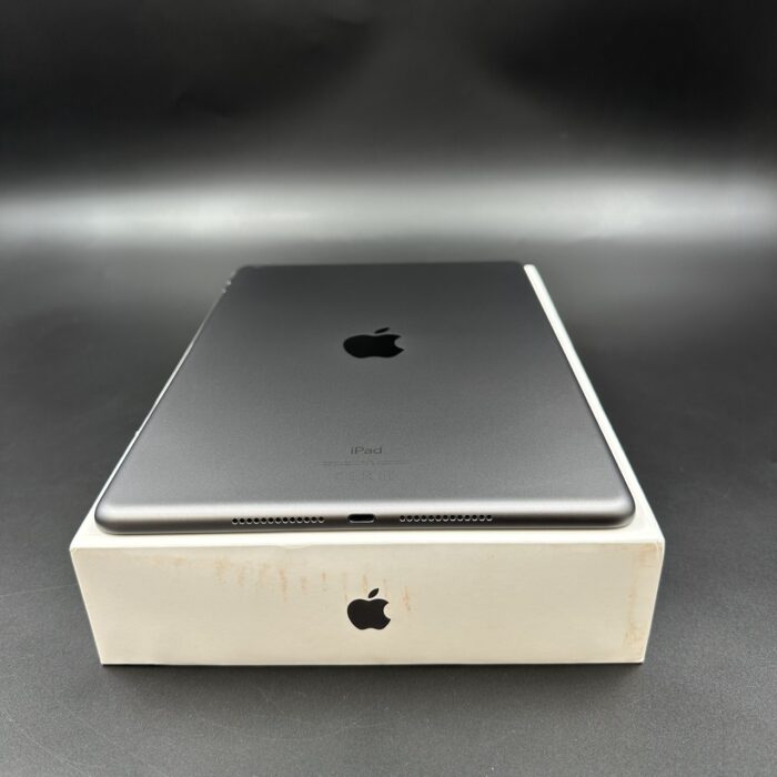 iPad (8th Generation) 32GB Wifi Space Grey - Image 4