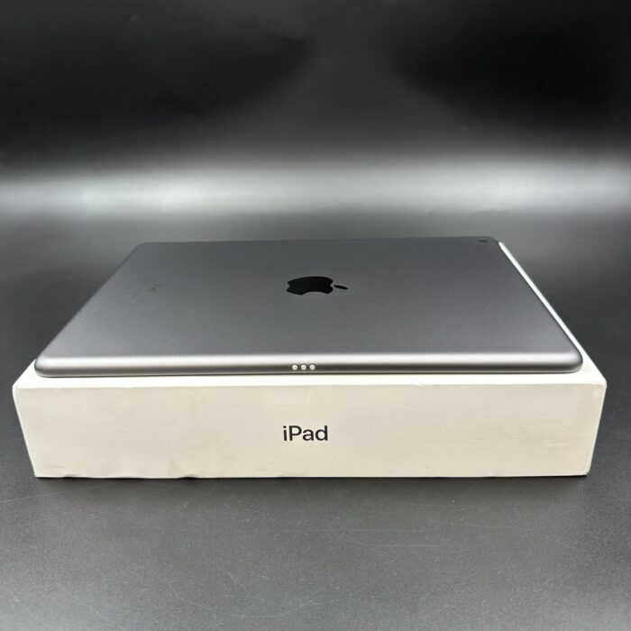 iPad (8th Generation) 32GB Wifi Space Grey - Image 5