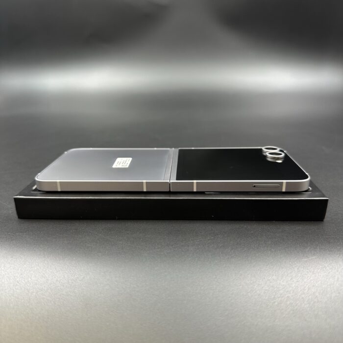 Samsung Z Flip 6 256GB Silver Shadow - Image 5