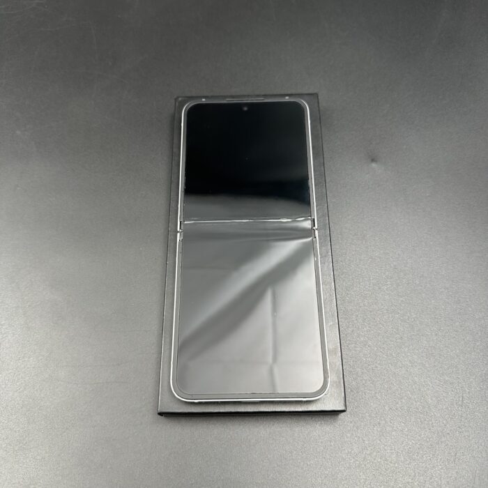 Samsung Z Flip 6 256GB Silver Shadow - Image 9