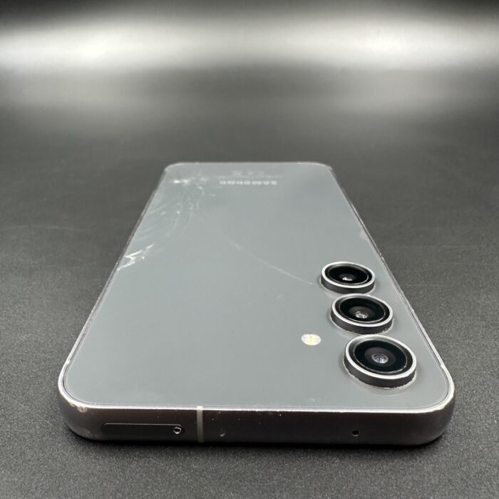 Samsung Galaxy S23 FE 256GB Phantom Black (Cracked Back) - Image 5