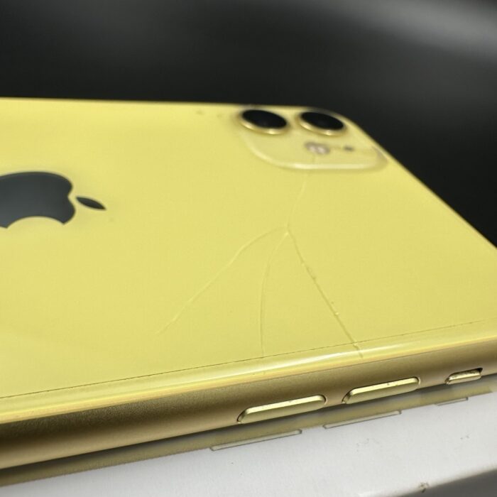 iPhone 11 256GB Yellow (Cracked Back) - Image 6