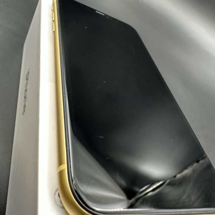 iPhone 11 256GB Yellow (Cracked Back) - Image 9