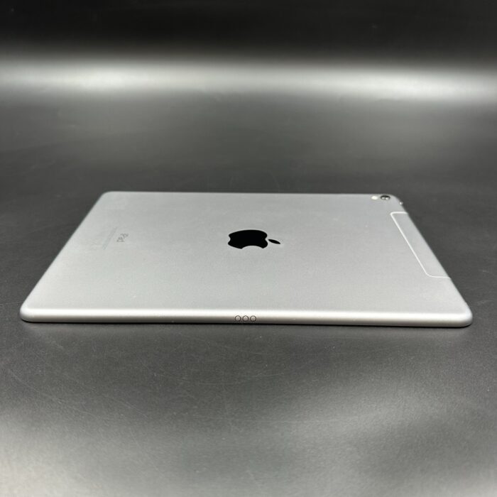 iPad Pro 9.7-inch 32GB (1st Gen) WiFi + Cellular Silver - Image 4