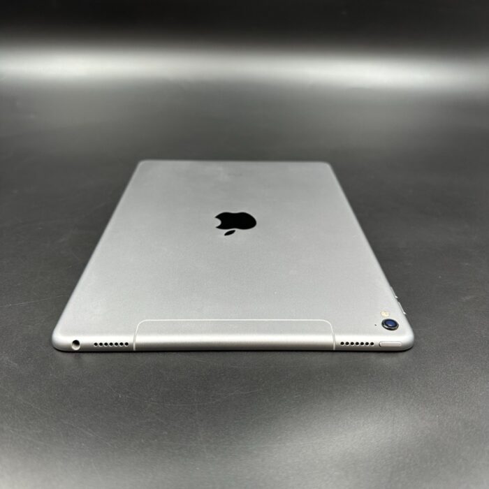 iPad Pro 9.7-inch 32GB (1st Gen) WiFi + Cellular Silver - Image 5