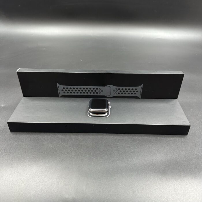 Apple Watch SE (Gen 1) 40MM GPS + Cellular Space Grey - Image 2