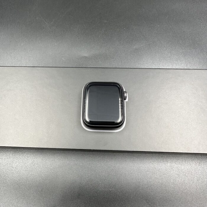 Apple Watch SE (Gen 1) 40MM GPS + Cellular Space Grey - Image 7