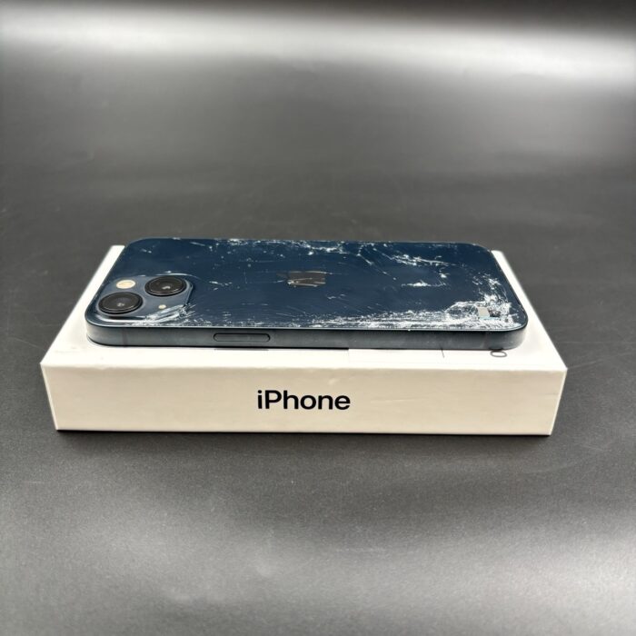 iPhone 13 128GB Midnight (Cracked Back) - Image 3