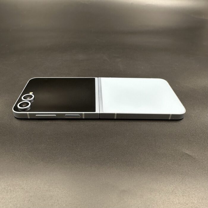 Samsung Galaxy Z Flip 6 256GB Blue - Image 2