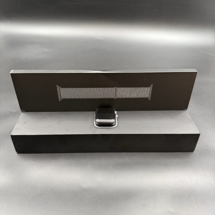 Apple Watch Series 4 40MM Space Grey - Image 2