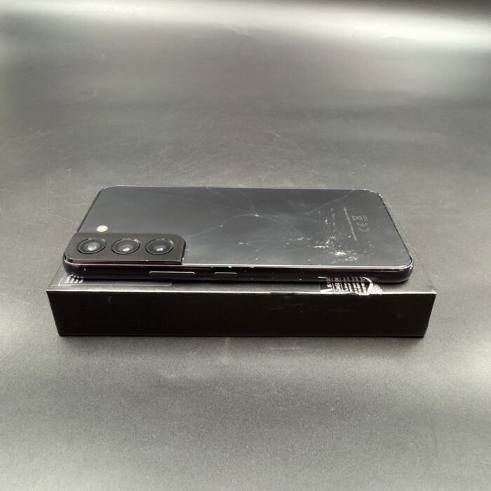 Samsung Galaxy S22 5G 256GB Phantom Black (Cracked Back) - Image 3