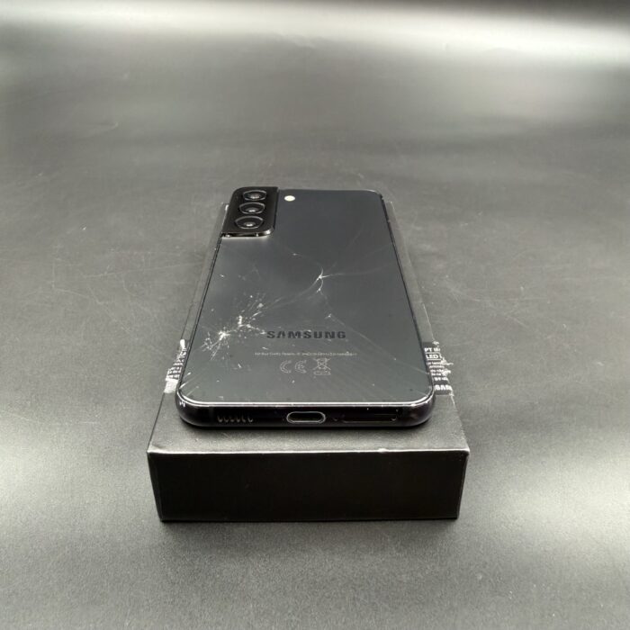 Samsung Galaxy S22 5G 256GB Phantom Black (Cracked Back) - Image 4