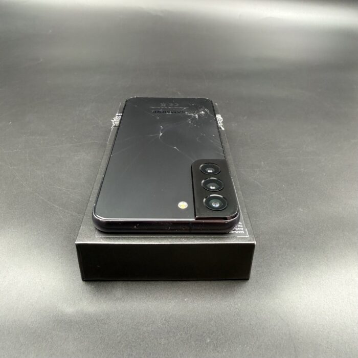 Samsung Galaxy S22 5G 256GB Phantom Black (Cracked Back) - Image 6