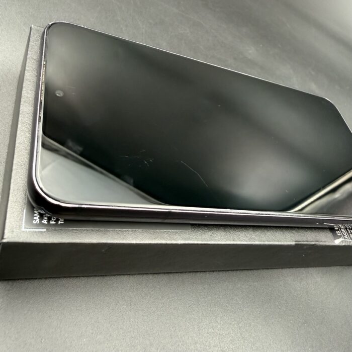 Samsung Galaxy S22 5G 256GB Phantom Black (Cracked Back) - Image 7