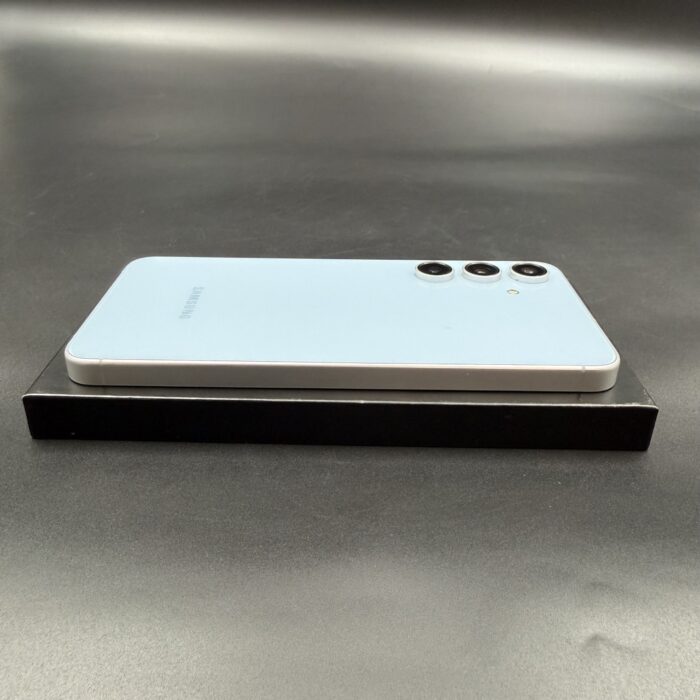 Samsung Galaxy S24 FE 256GB Blue - Image 5