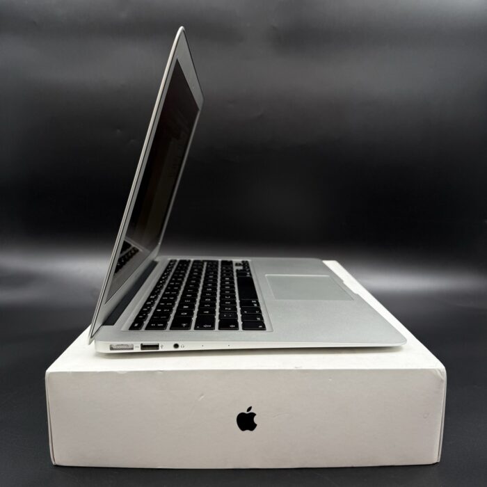 Macbook Air 13" 2017 1.8Ghz | 128GB SSD | 8GB Ram | Core i5 Silver - Image 4