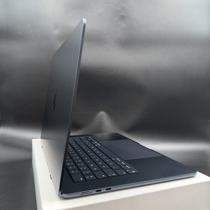 Macbook Air M3 15” 16GB Ram 512GB Midnight - Image 3