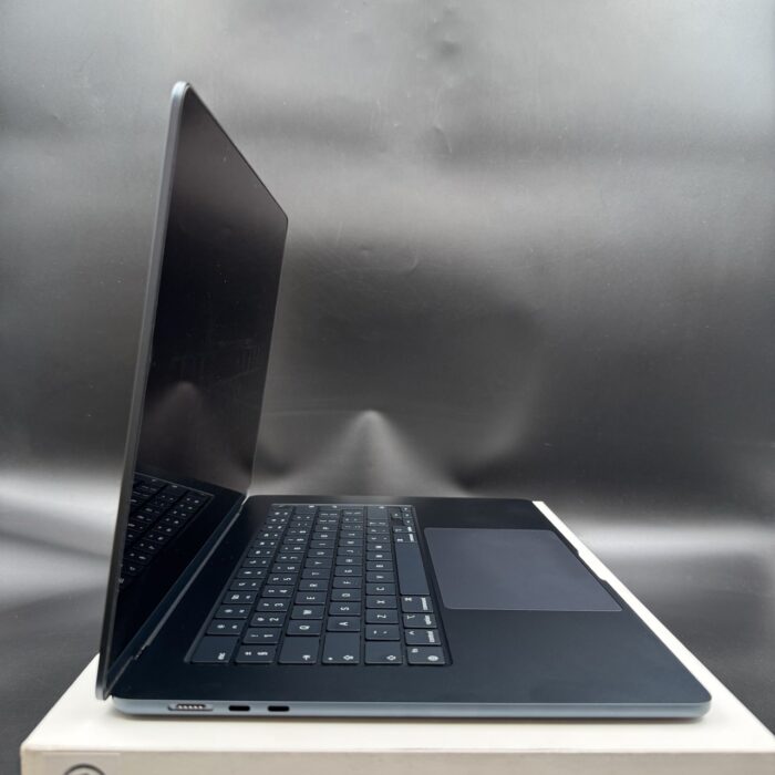 Macbook Air M3 15” 16GB Ram 512GB Midnight - Image 4