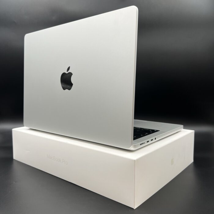 Macbook Pro 14" M3 | 8GB | 1TB | Silver - Image 3