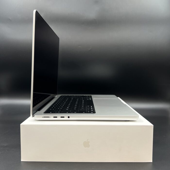 Macbook Pro 14" M3 | 8GB | 1TB | Silver - Image 4